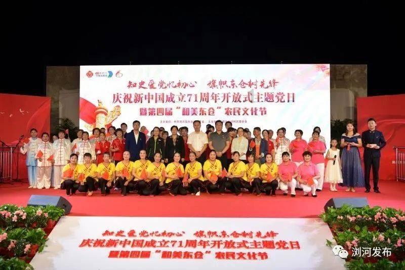 富二代比熊调戏哈士奇，二哈：滚开，姐可是富贵不能淫的！