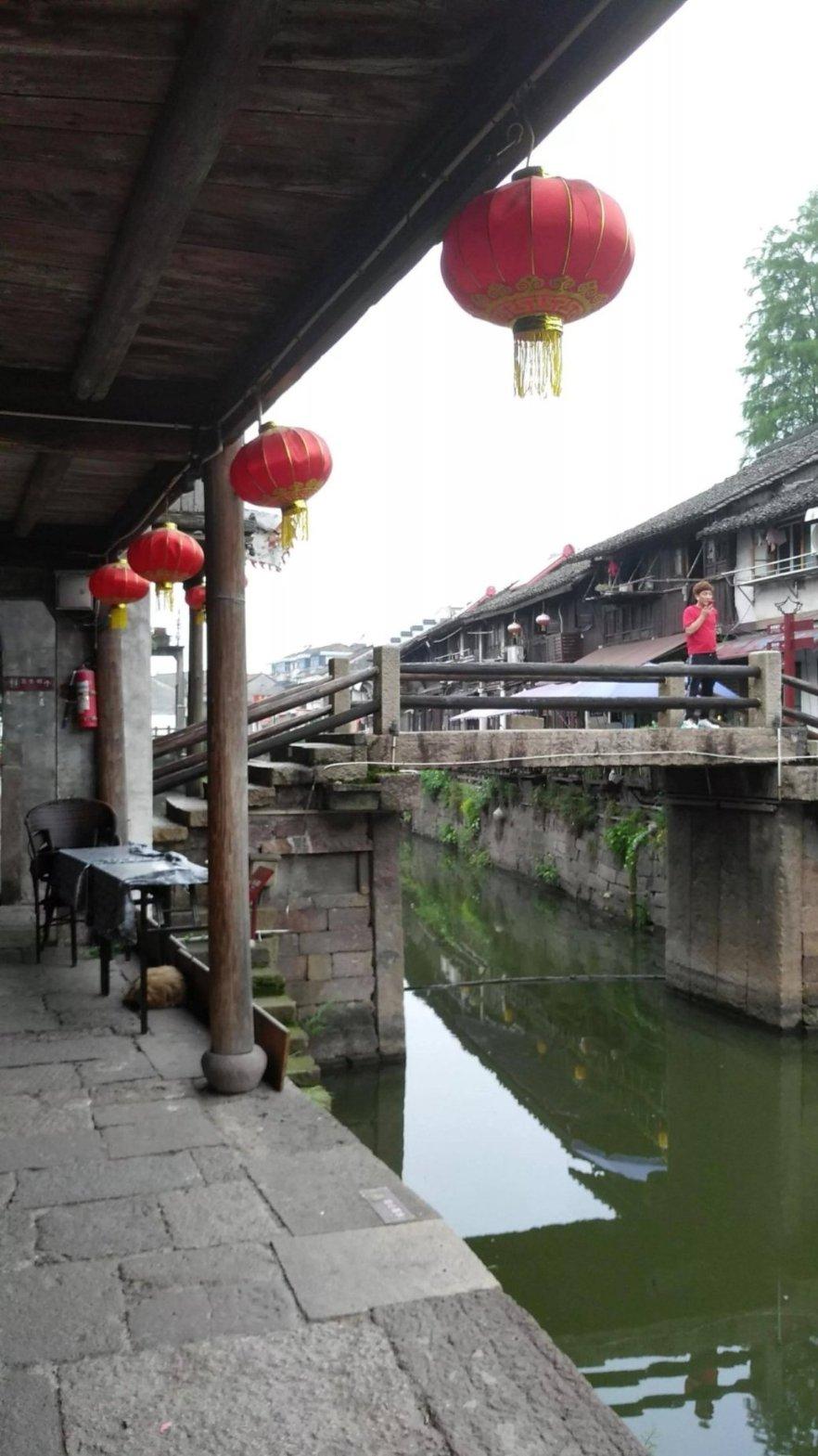 丈夫不给家用，说妻子自己有收入，完全可以自己照顾小孩，这正常吗？游戏画面